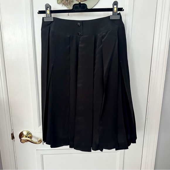 CHANEL Black Silk Pleated Skirt France NWOT SZ 6 SM - Med - Picture 2 of 12
